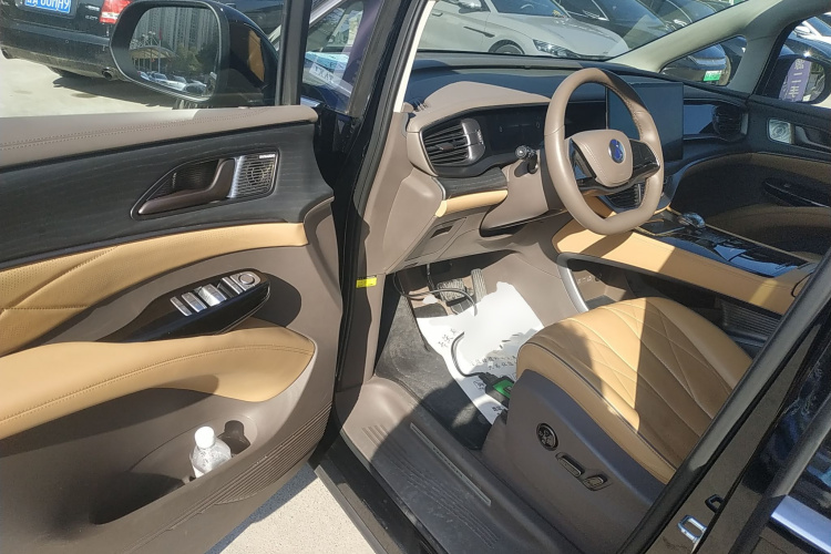 腾势D9 2022款 EV 600 四驱尊荣型中控内饰20