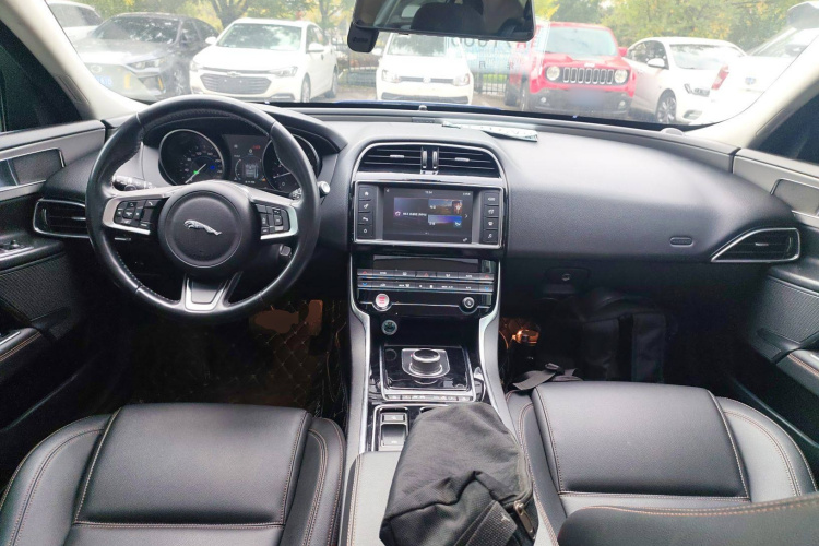 捷豹XEL 2018款 2.0T 200PS 豪华版中控内饰12