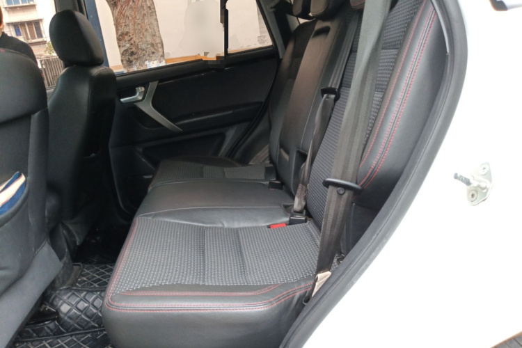 奇瑞 瑞虎3 2016款 1.6L 手动智尚版中控内饰21