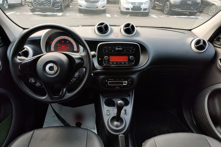 smart forfour 2016款 1.0L 52千瓦灵动版中控内饰12