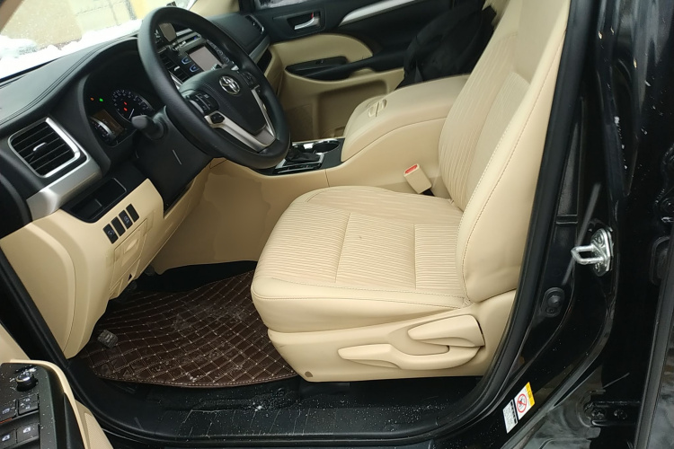 丰田 汉兰达 2018款 2.0T 两驱精英版 7座 国VI局部细节19