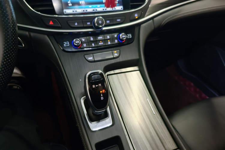 别克 君越 2018款 20T 精英型局部细节18