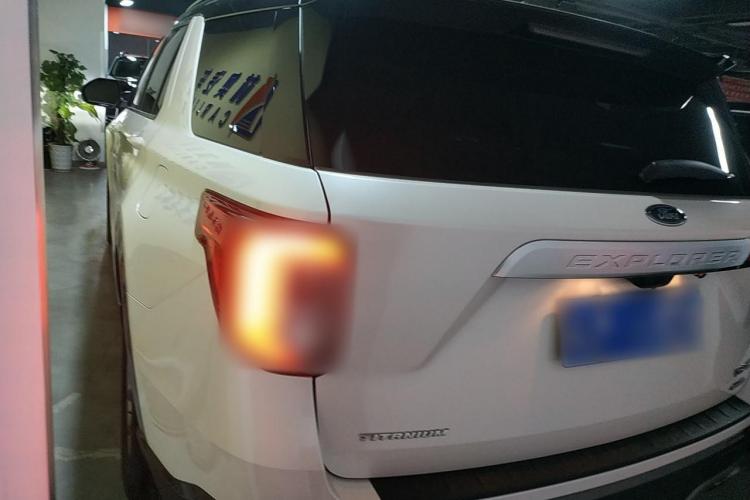 福特 探险者 2020款 EcoBoost 285 四驱风尚版 6座车身外观5