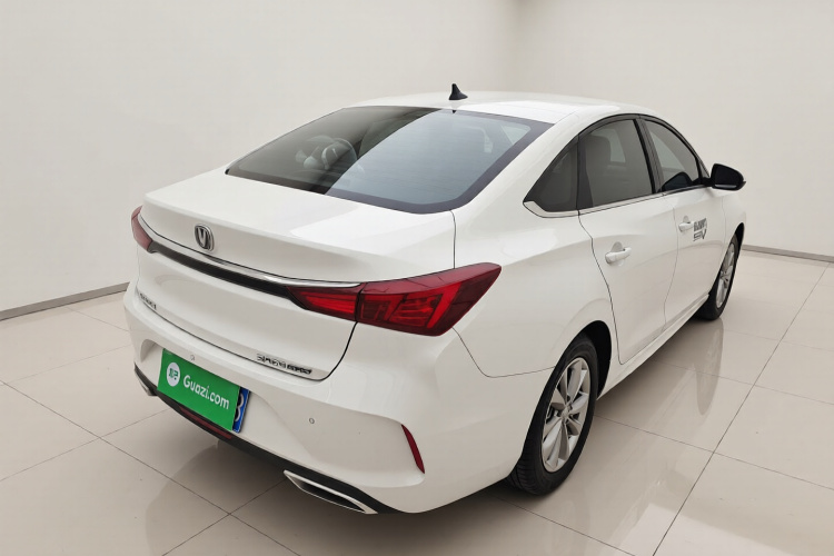 长安 逸动 2022款 PLUS 1.6L GDI 手动精英型车身外观7