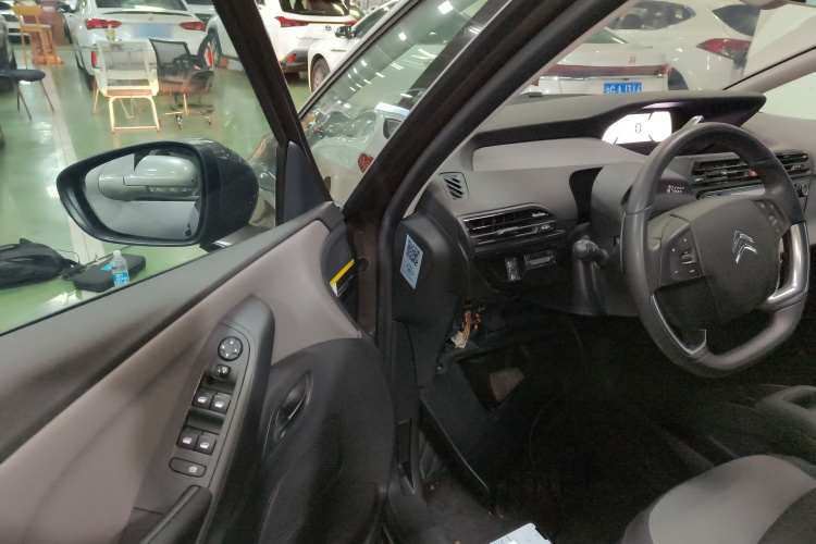 雪铁龙 C4 PICASSO 2015款 Grand 1.6T 时尚型 7座中控内饰20