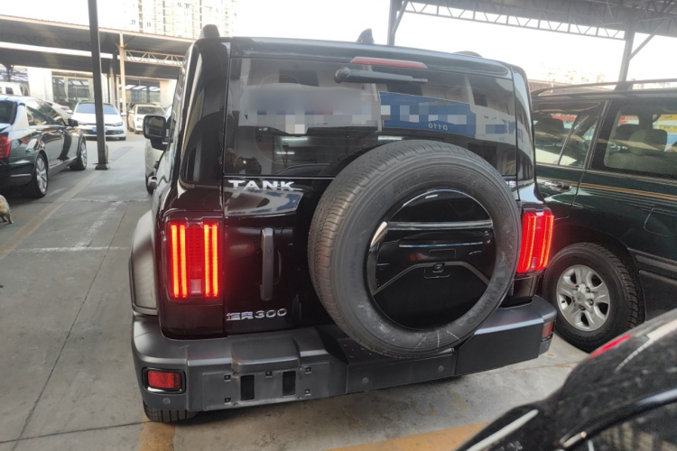 坦克300 2023款 越野版 2.0T 征服者车身外观6