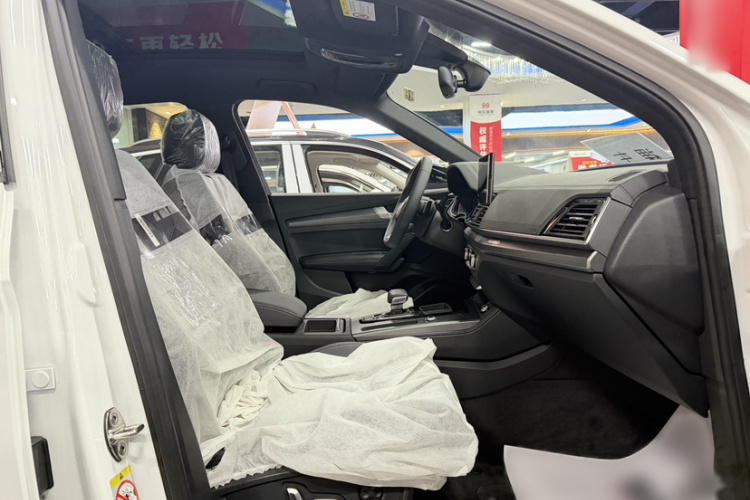 奥迪Q5L 2024款 40 TFSI 豪华动感型中控内饰7008