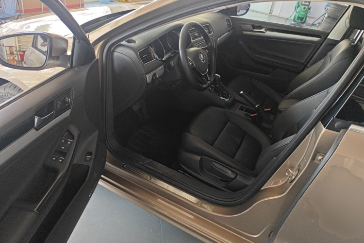 大众 速腾 2018款 1.6L 自动舒适型中控内饰20