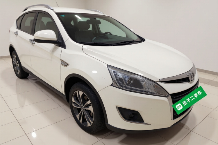 纳智捷 优6 SUV 2014款 1.8T 魅力型车身外观3