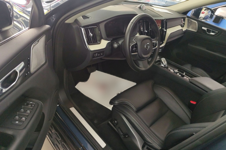 沃尔沃XC60新能源 2021款 T8 E驱混动 智雅豪华版中控内饰7003