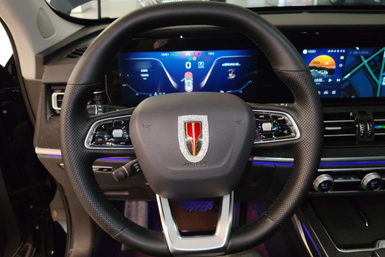 红旗HS5 2023款 2.0T 旗享Pro版中控内饰13