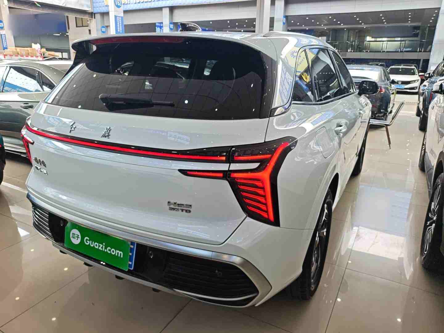 车辆右后45度外观展示