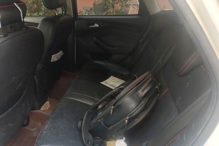 福特 福克斯 2012款 两厢 1.6L 手动舒适型中控内饰7004