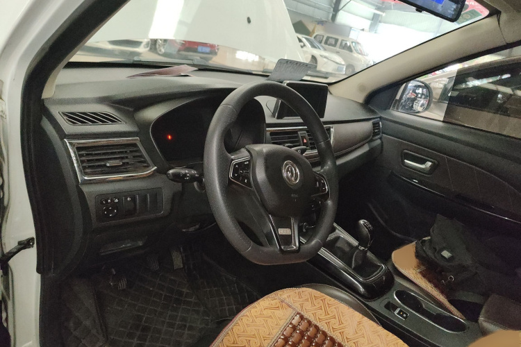 东风风光 风光370 2018款 S370 1.5L 手动豪华型 5座局部细节13