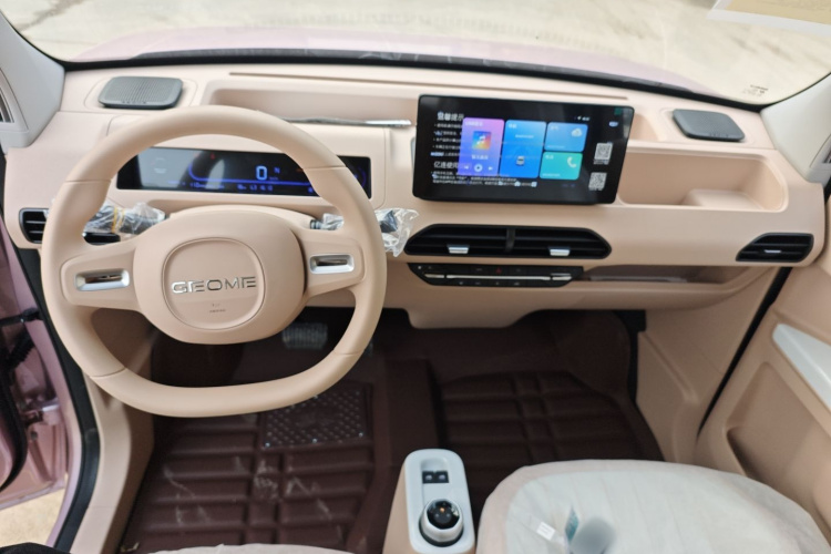 吉利银河 2024款 熊猫mini 200km 耐力熊中控内饰12