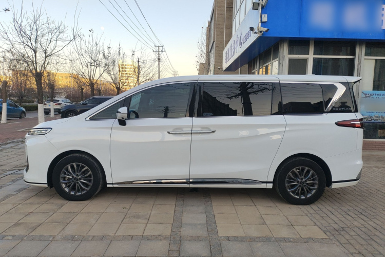 奔腾M9 2023款 2.0T 尊享型车身外观4