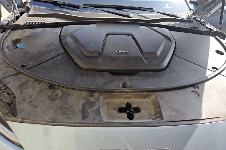 比亚迪 宋PLUS新能源 2024款 荣耀版 DM-i 110km 旗舰型机舱底盘24