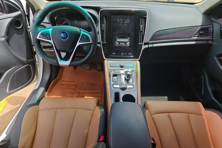 比亚迪 秦新能源 2017款 1.5T 尊贵型中控内饰7003