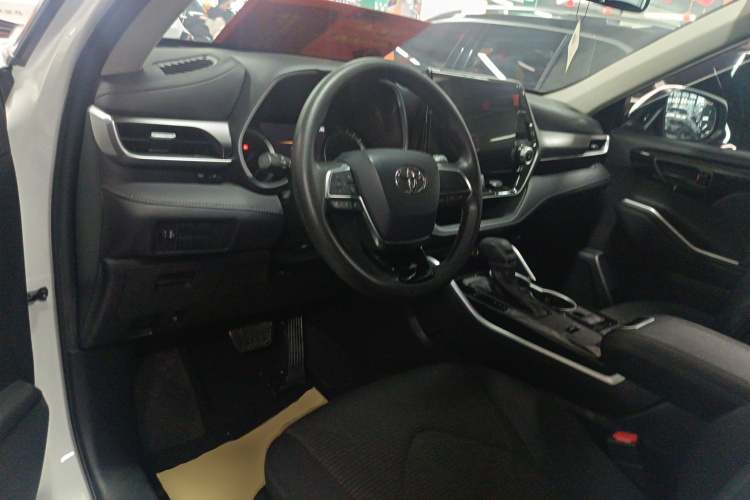 丰田 汉兰达 2022款 双擎 2.5L 两驱精英版 7座中控内饰12