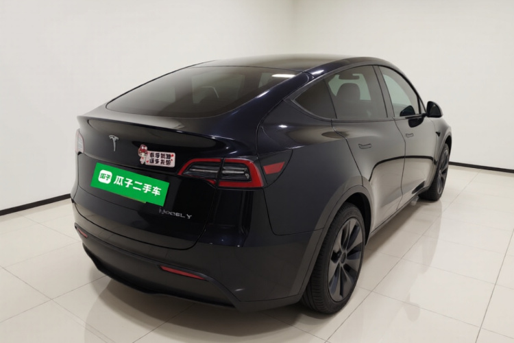 特斯拉 Model Y 2023款 后轮驱动版车身外观7
