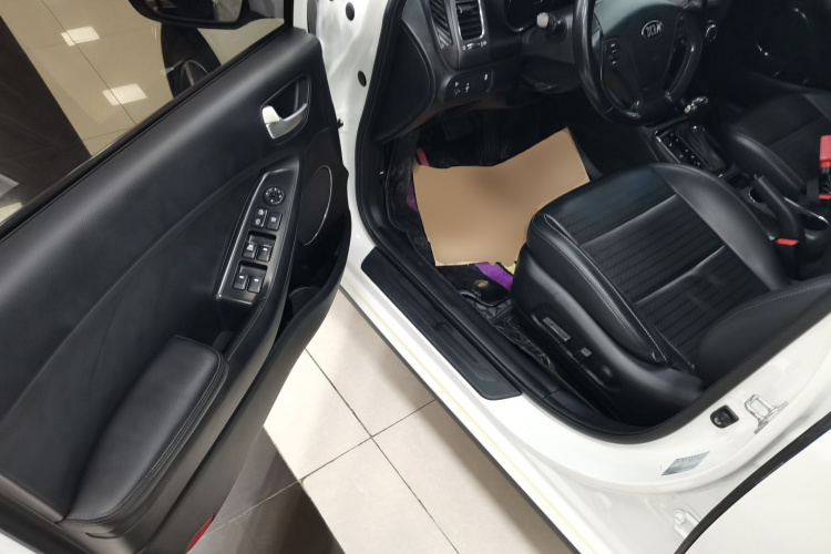 起亚K3 2017款  1.6L 自动15周年特别版GLS中控内饰20