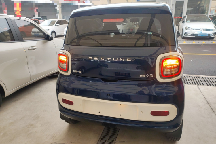 奔腾小马 2025款 222km 闪电马车身外观6