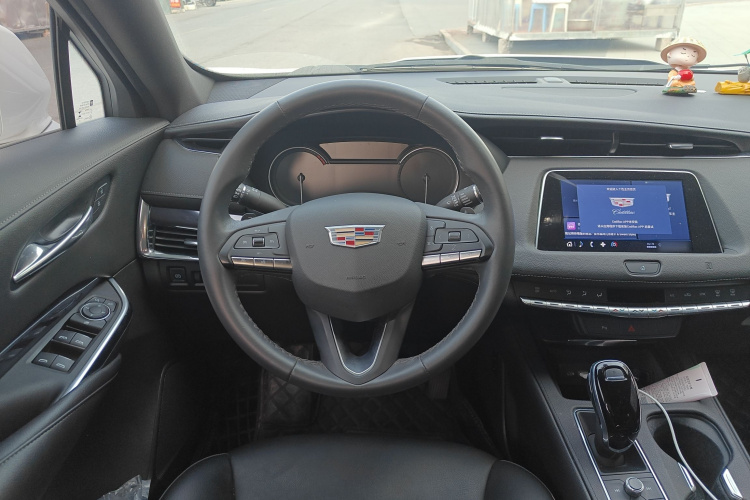 凯迪拉克XT4 2021款 28T 两驱技术型中控内饰13