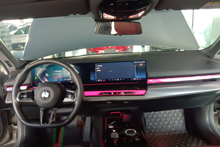 宝马5系 2024款 530Li 领先型 M运动套装中控内饰7002