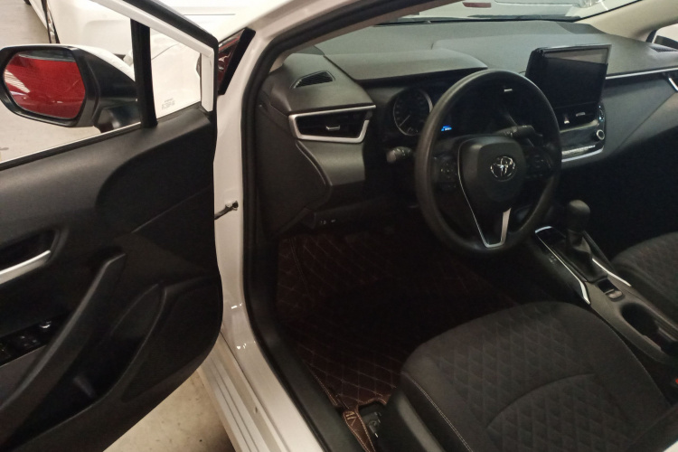 丰田 亚洲狮 2022款 2.0L 精英版中控内饰7003