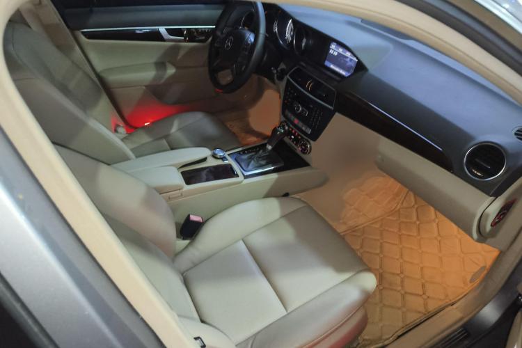 奔驰C级 2013款 C 260 CGI 优雅型中控内饰41