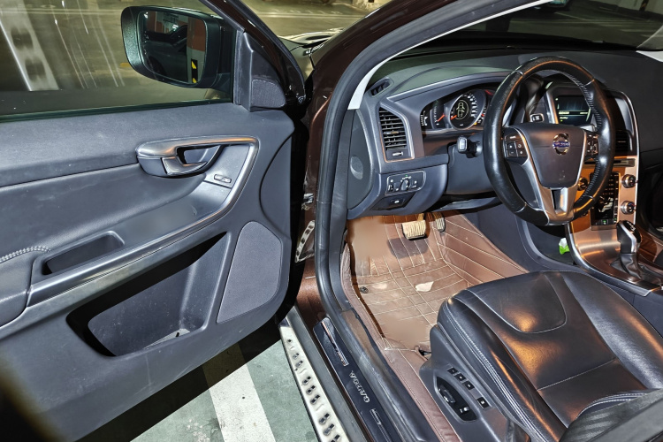 沃尔沃XC60 2017款 T5 智进版中控内饰7003