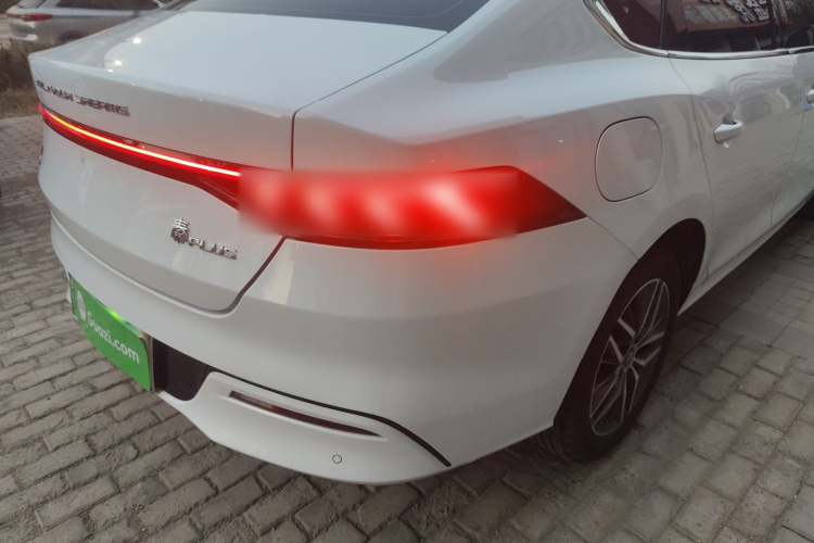 比亚迪 秦PLUS 2023款  冠军版 DM-i 120KM超越型车身外观6006