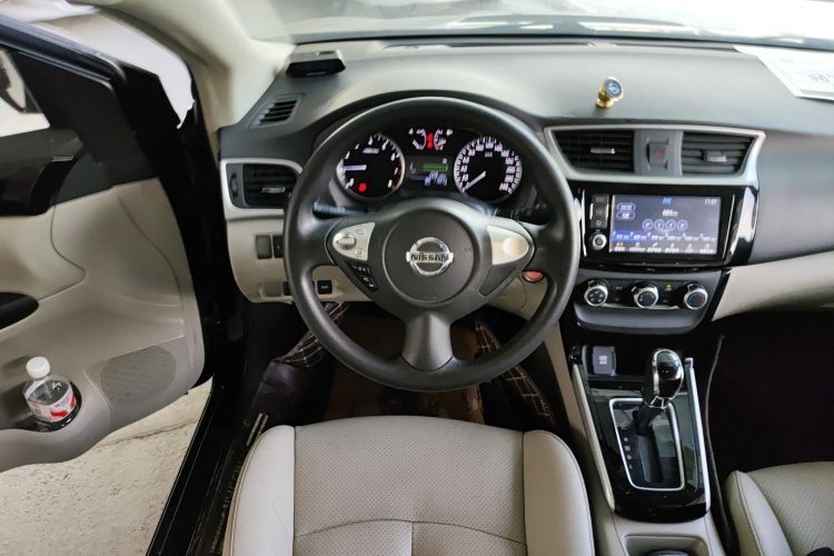 日产 轩逸 2016款 1.6XV CVT智享版中控内饰13