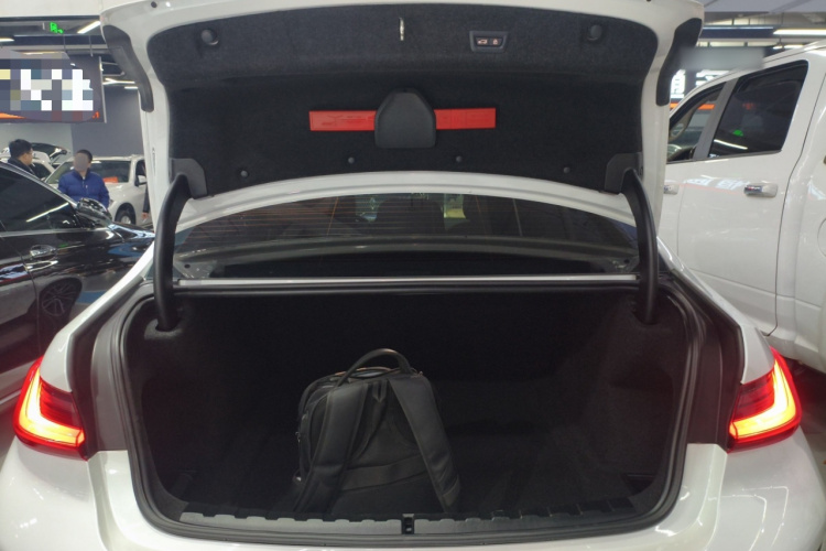 宝马3系 2023款 325Li M运动套装机舱底盘23