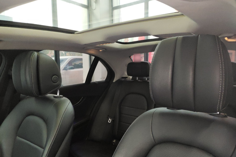 奔驰C级 2019款 改款 C 260 L 4MATIC 运动版中控内饰22