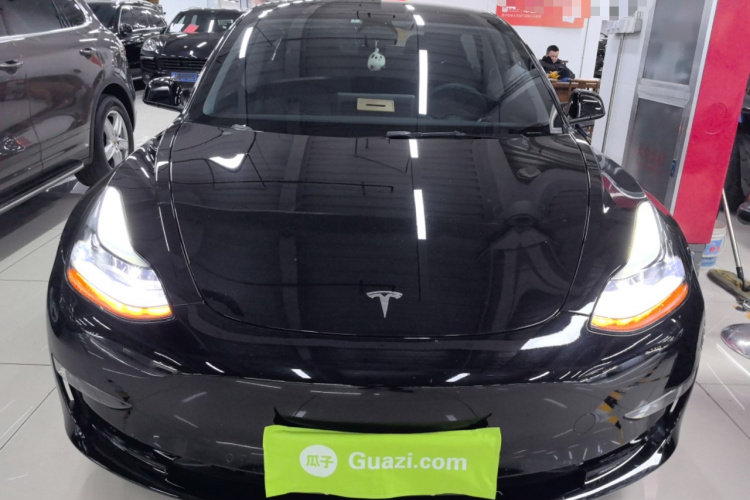特斯拉 Model 3 2022款 Performance高性能全轮驱动版车身外观2