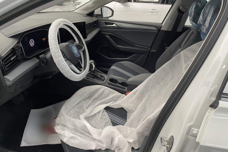 大众 速腾 2025款 改款 300TSI DSG飞越版中控内饰7002