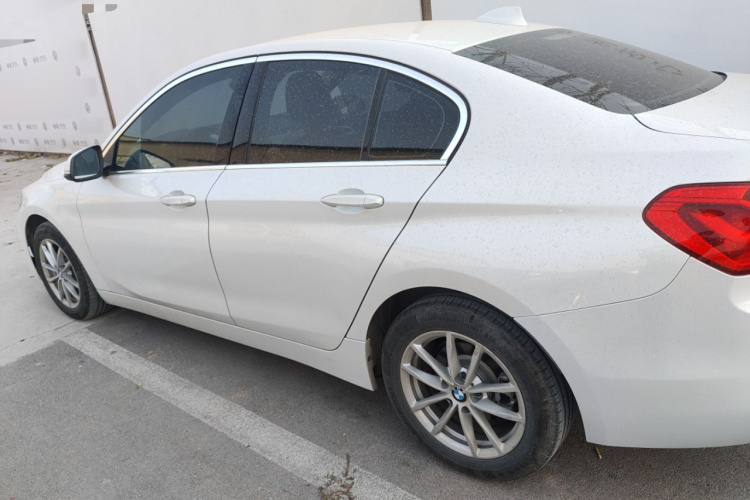 宝马1系 2018款 118i 时尚型车身外观4