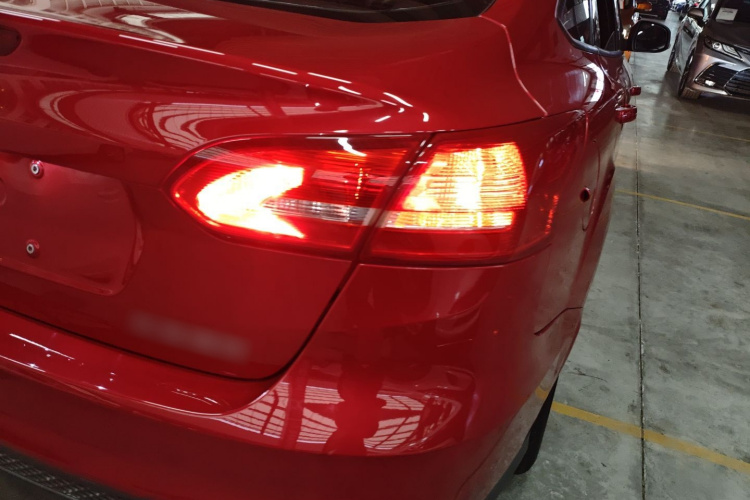 福特 福克斯 2017款 三厢 1.6L 自动舒适型智行版车身外观6002