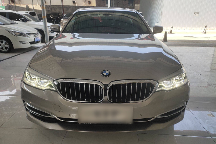 宝马5系 2020款 530Li 尊享型 豪华套装车身外观2