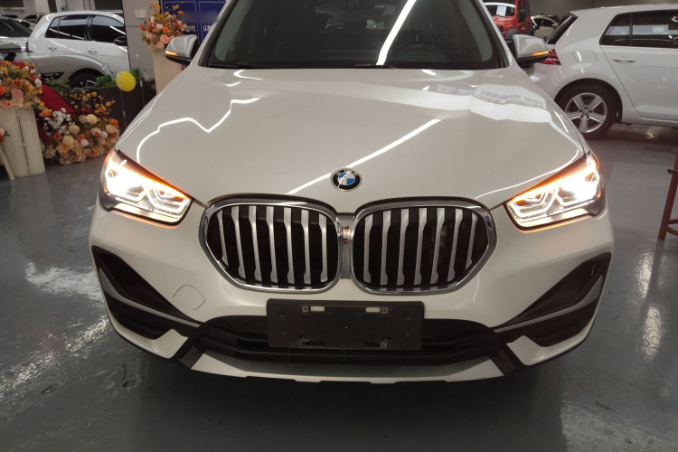 宝马X1 2022款 改款 xDrive25Li 尊享型车身外观2