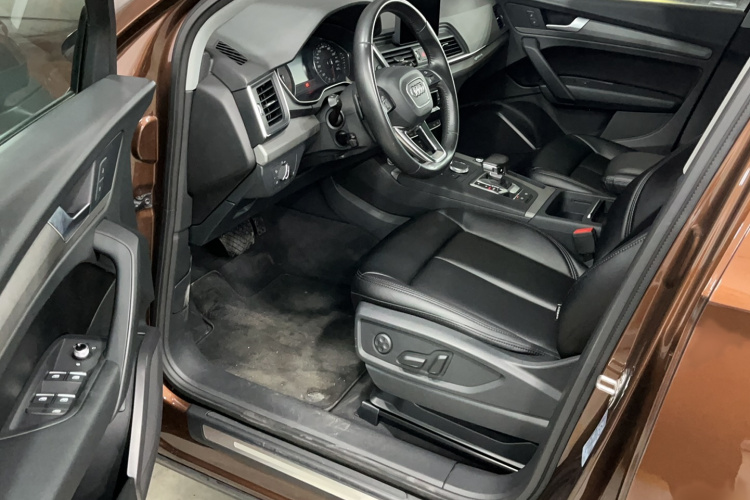 奥迪Q5L 2018款 40 TFSI 荣享进取型 国V中控内饰7002