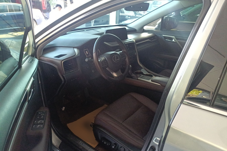 雷克萨斯RX 2020款 改款 300 两驱舒适版中控内饰20