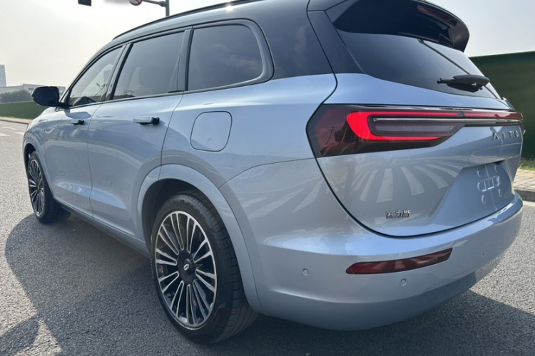 鸿蒙智行 问界M7 2024款 1.5T 后驱Plus版 5座车身外观6006