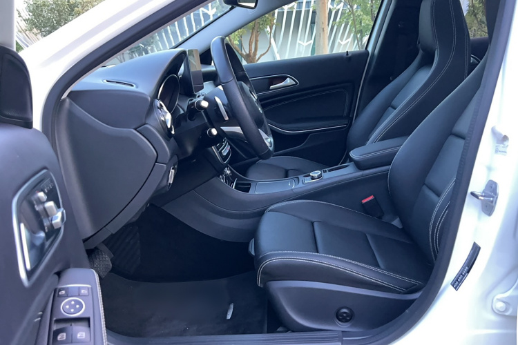 奔驰GLA 2019款 GLA 200 动感型中控内饰7001