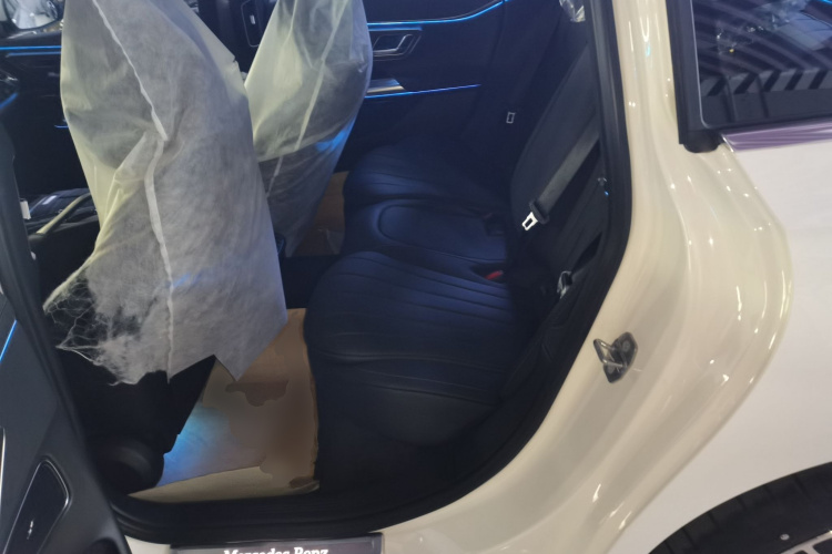 奔驰E级新能源 2024款 E 350 e L 插电式混合动力轿车中控内饰21