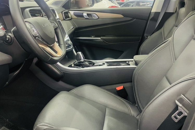 领克01 2017款 2.0T 两驱型Pro版中控内饰7002