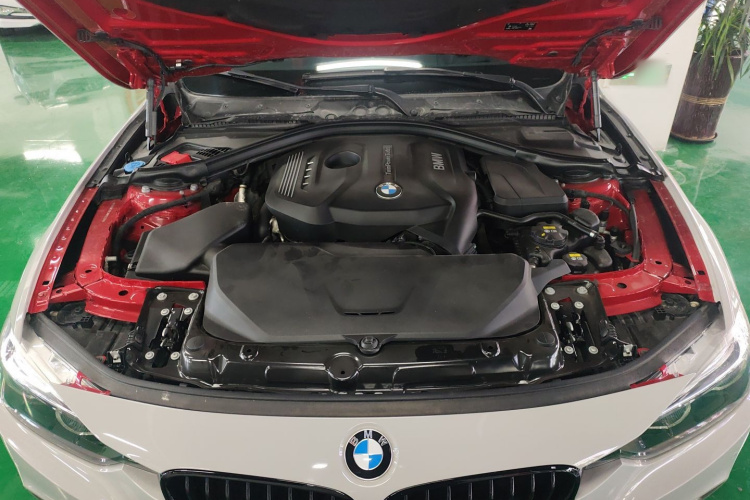 宝马3系 2018款 320Li M运动曜夜版机舱底盘24