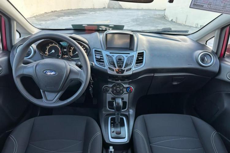 福特 嘉年华 2013款 两厢 1.5L 自动时尚型中控内饰7003