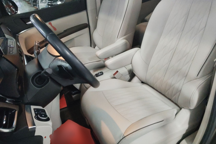 别克GL8 2021款 陆上公务舱 652T 豪华型中控内饰19